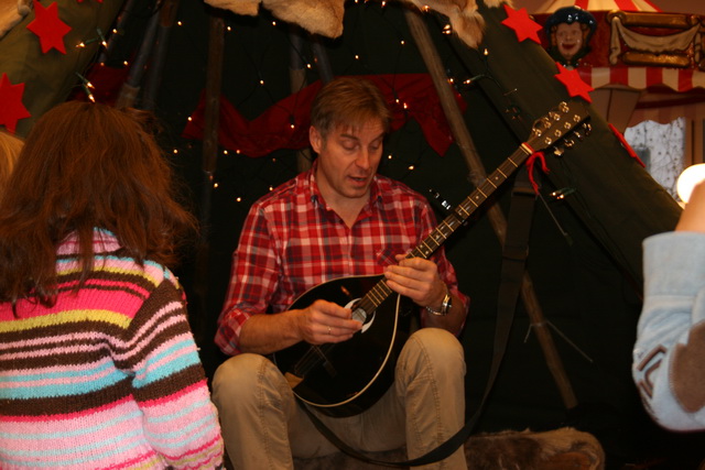 gal/2010/2010 Saitentwist Mayersche Buchhandlung Essen 03.12.Lesezelt Frau Kuehn Verein/2010 Saitentwist Mayersche 03.12. Lesezelt Frau Kuehn Essen 012.jpg